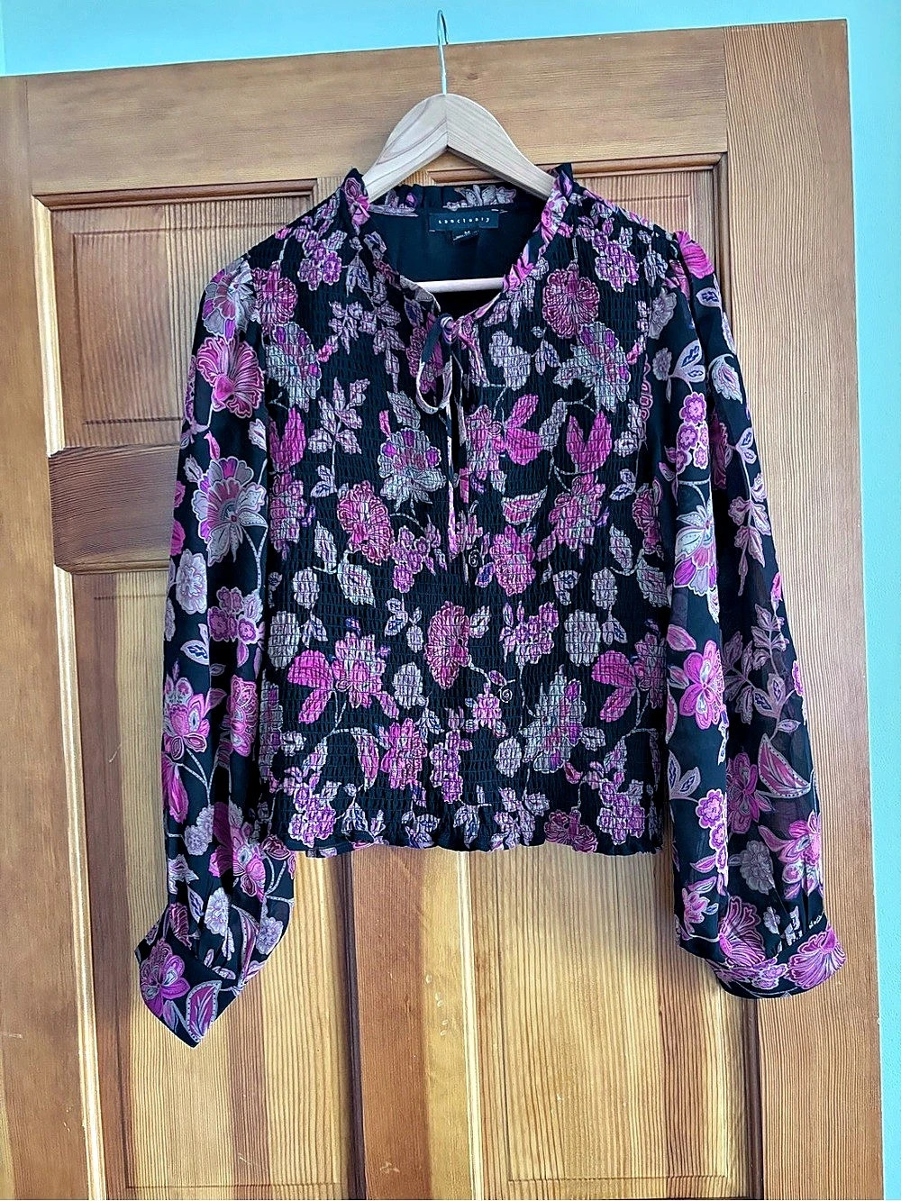 Sanctuary Floral Smocked Blouse in Black & Pink Size Medium